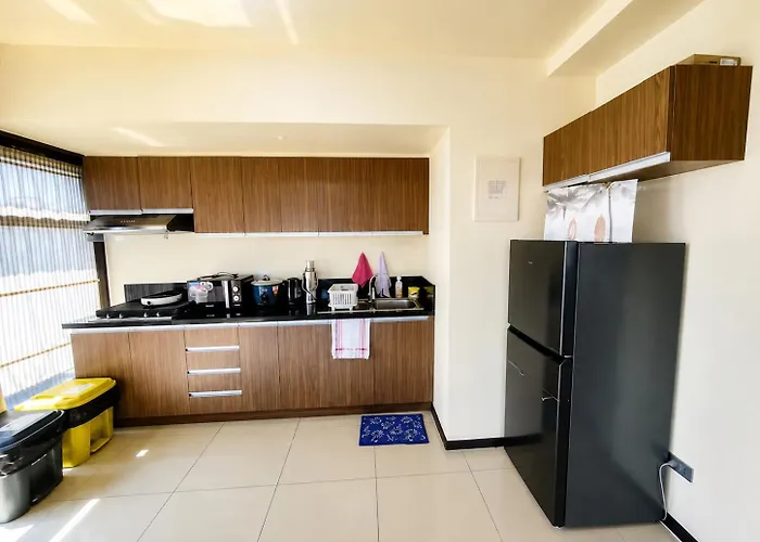 The Grand Lower Penthouse 2 Bedrooms, 3 Baths Manila