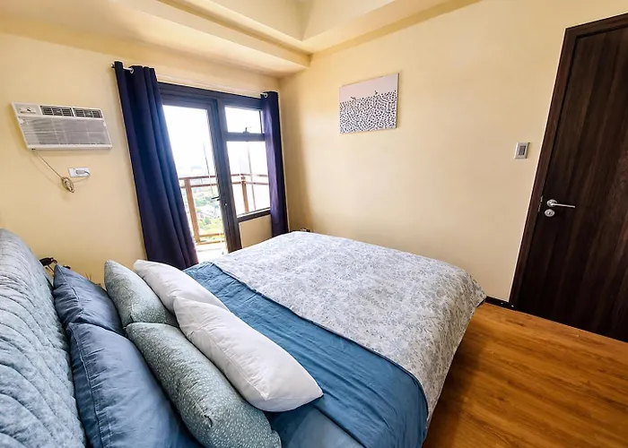 The Grand Lower Penthouse 2 Bedrooms, 3 Baths 4* Manila