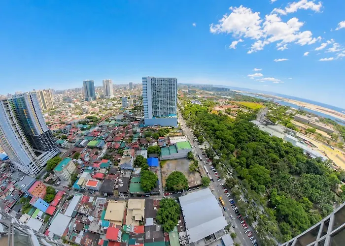 The Grand Lower Penthouse 2 Bedrooms, 3 Baths 4* Manila