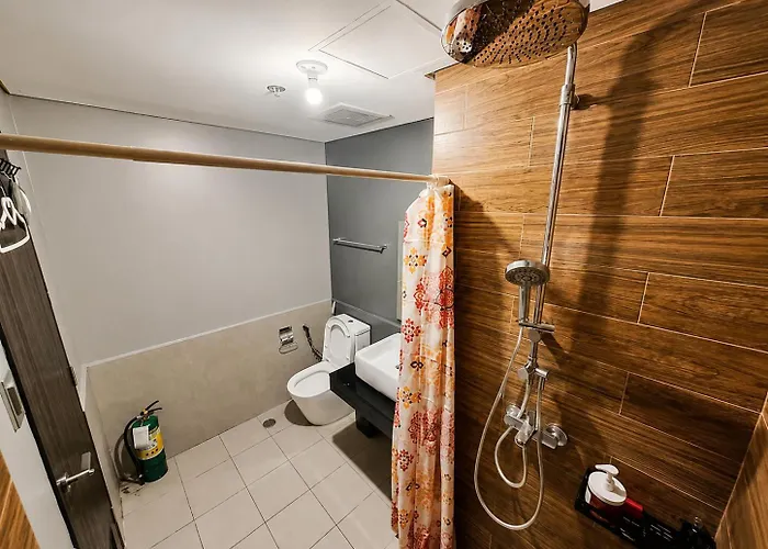 The Grand Lower Penthouse 2 Bedrooms, 3 Baths 4* Manila